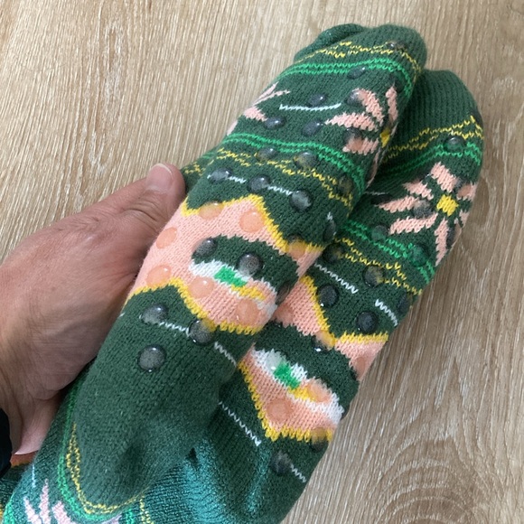 Bio World Slipper Sock Resistant Free Size New With Tag Size US 5-10 - Picture 3 of 5